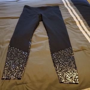 Black and silver leggings/yoga pants